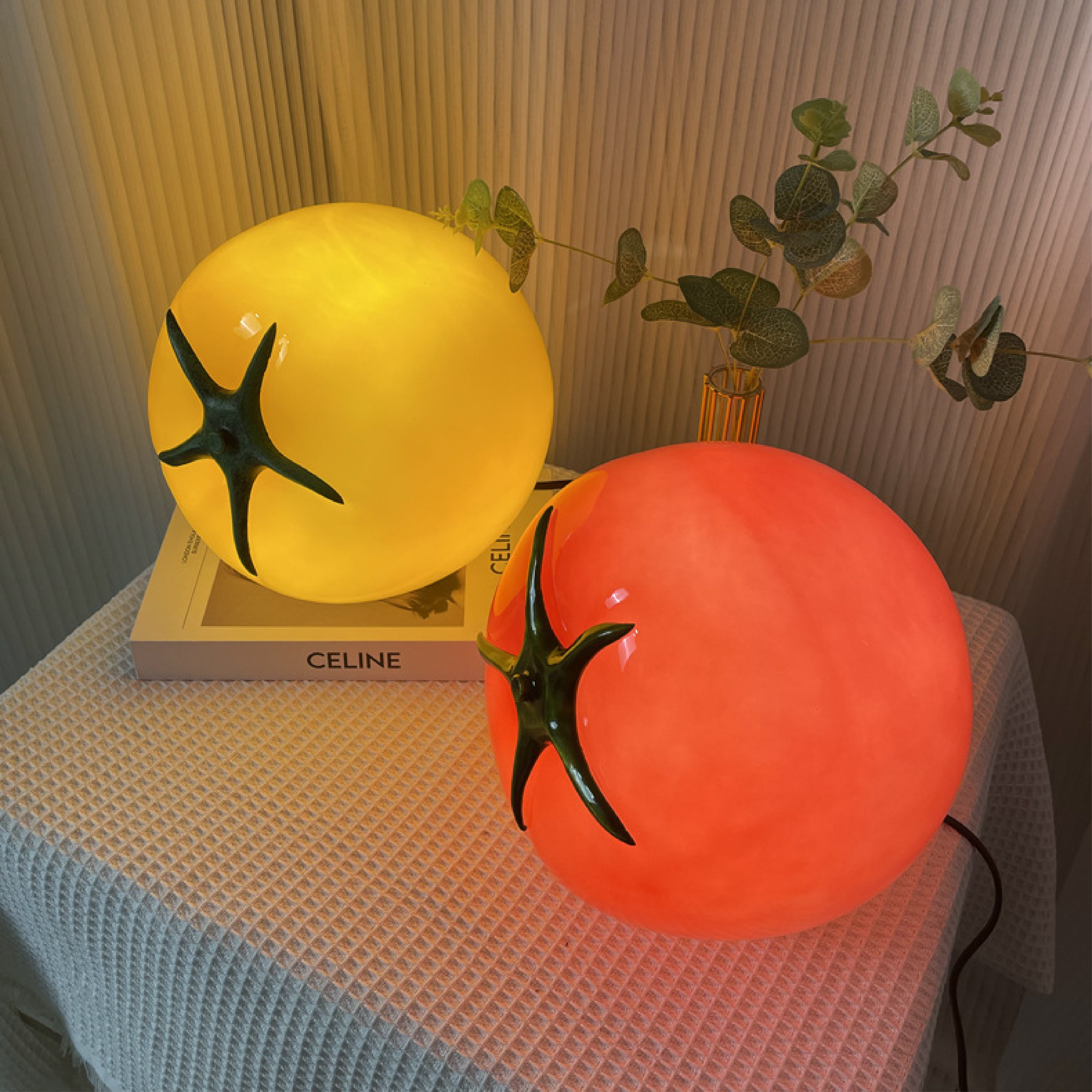 EOEO LED Tomate Tischleuchte mit Schalter und Stecker Moderne Innen Dimmbar Tischlampe Kugel Nachttischlampe Kreative Glas Rund lampe Dekorative Lampe für Nachttisch Wohnzimmer Schlafzimmer Restaurant EOEO LED Tomate Tischleuchte mit Schalter und Stecker Moderne Innen Dimmbar Tischlampe Kugel Nachttischlampe Kreative Glas Rund lampe Dekorative Lampe für Nachttisch Wohnzimmer Schlafzimmer Restaurant